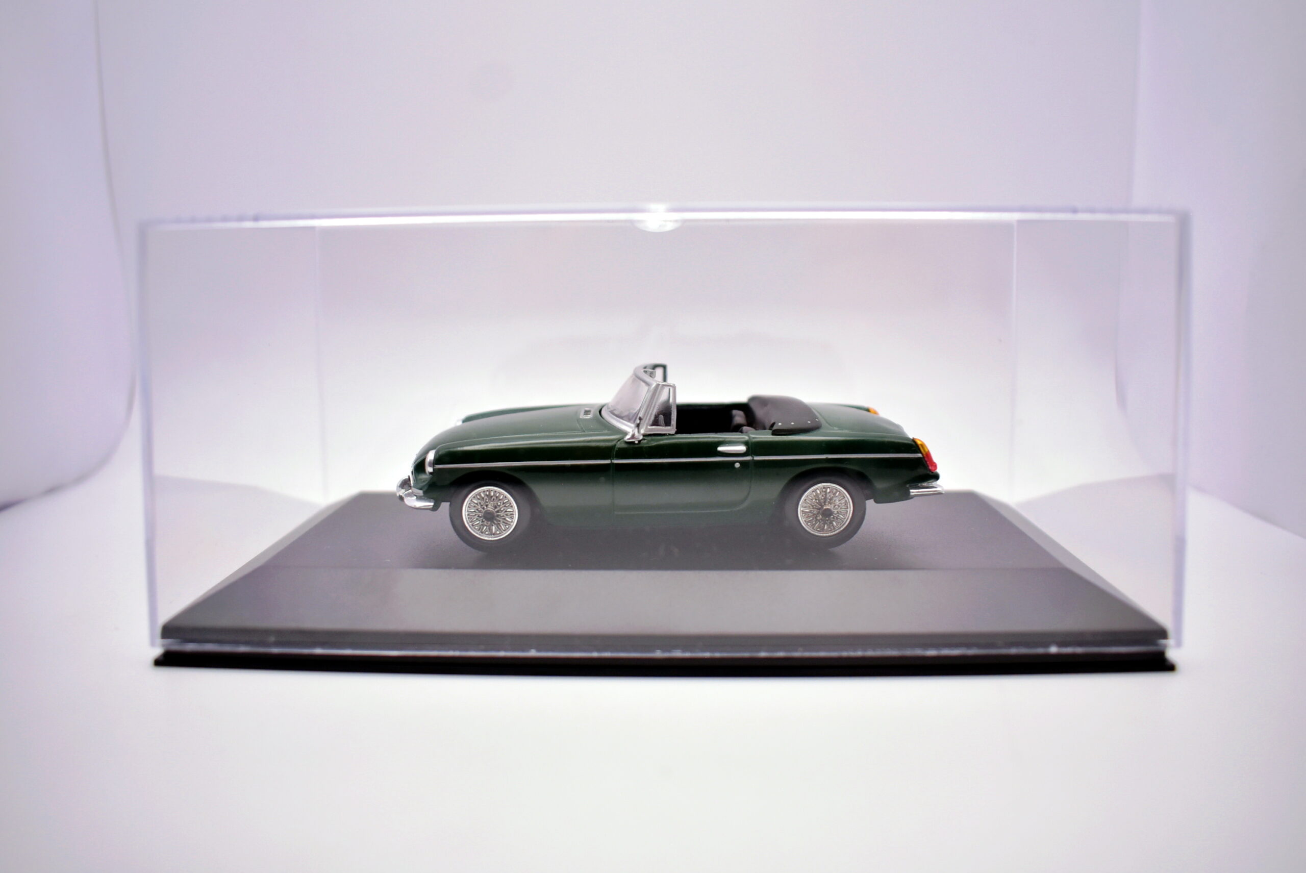 Modellino auto scala 1:43 mgb type-gt modellismo da collezione - Image 5