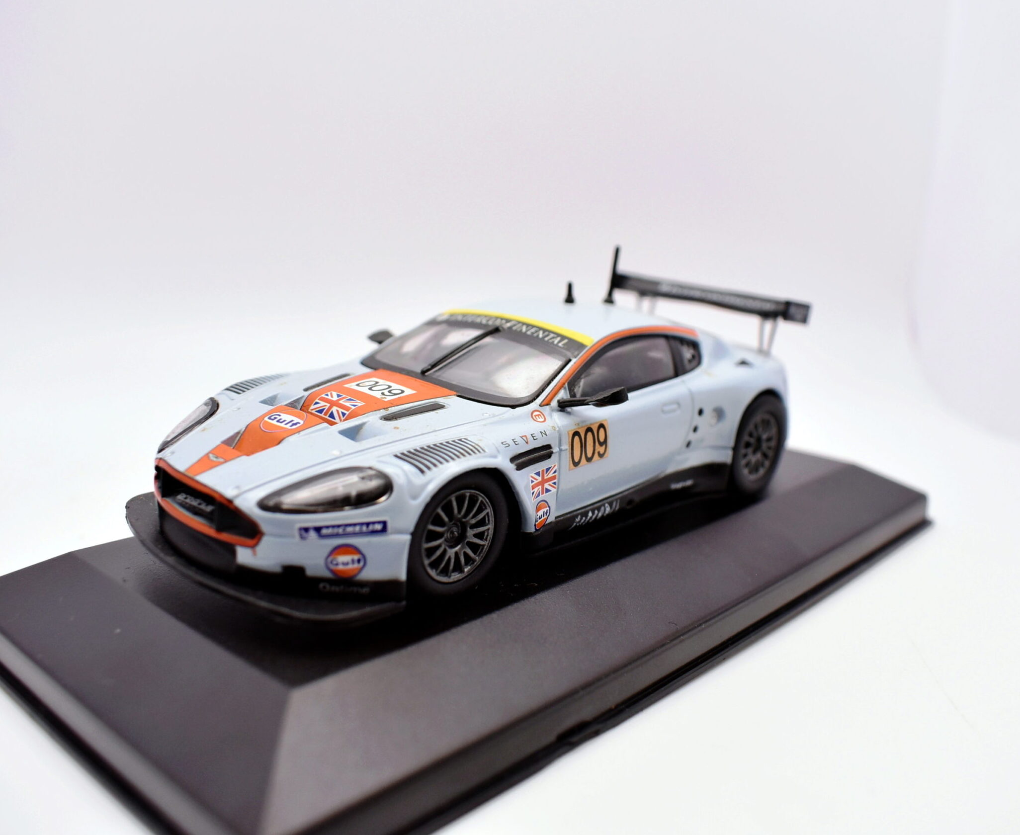 Modellino auto scala 1:43 aston martin dbr9 diecast modellismo statico