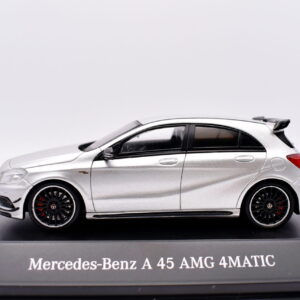Modellino Auto Scala 1:43 mercedes benz A 45 AMG 4Matic Spark modellismo statico