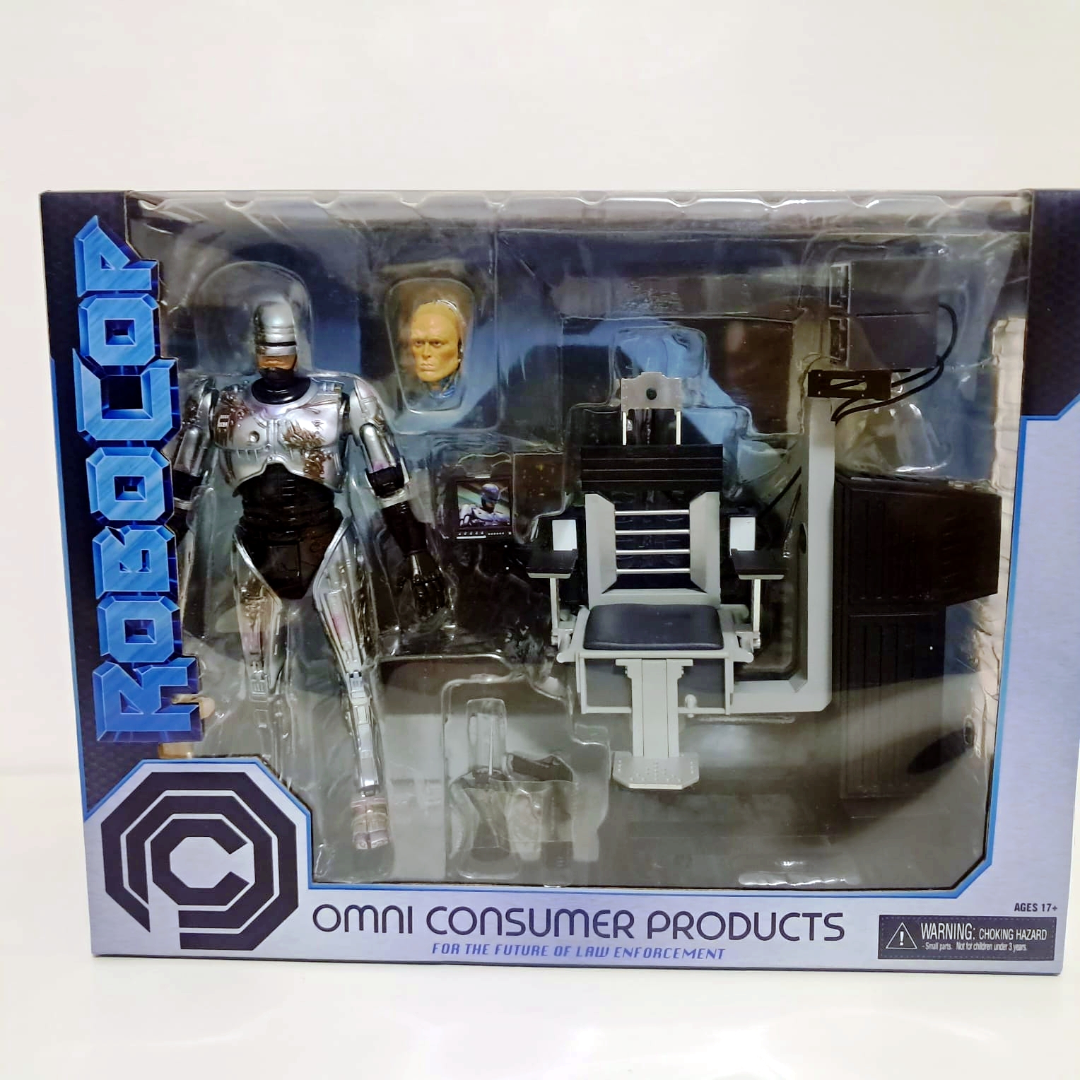 Action figure RoboCop Ultimate Battle Damaged with Chair NECA