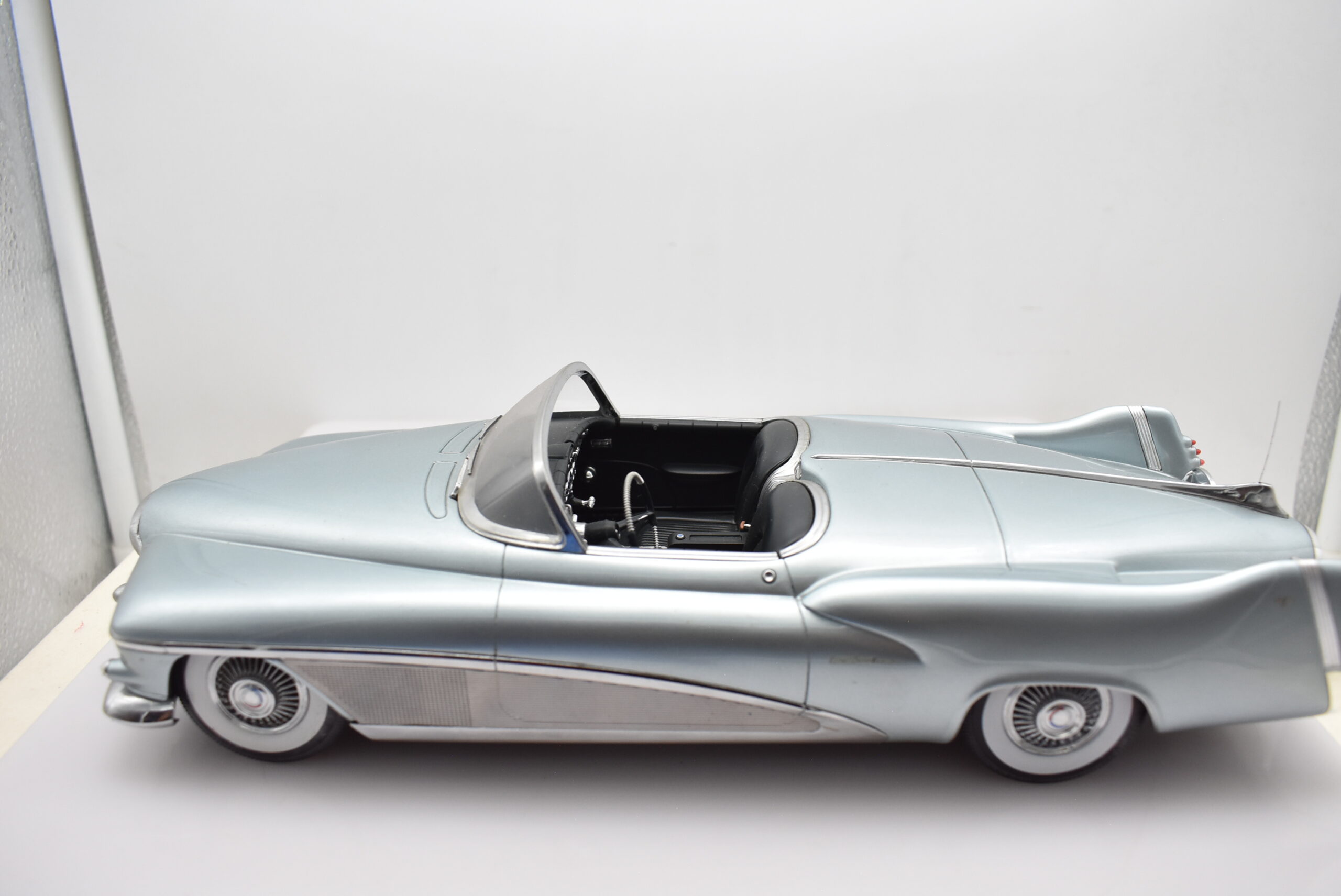 Modellino auto scala 1:18 buick le sabre concept minichamps modellismo da collezione - Image 2