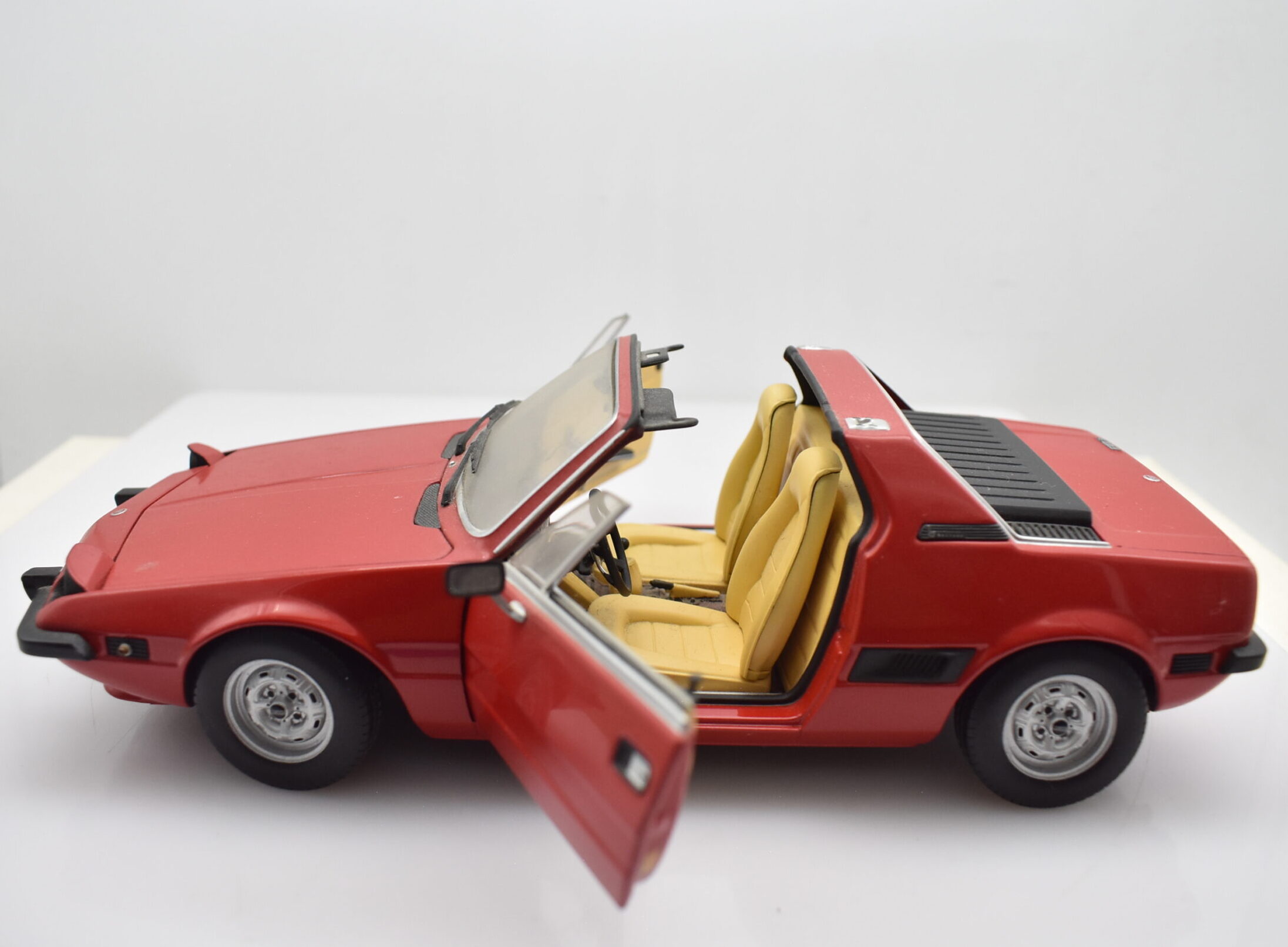 Modellino auto scala 1:18 fiat X 1/9 minichamps diecast modellismo da collezione