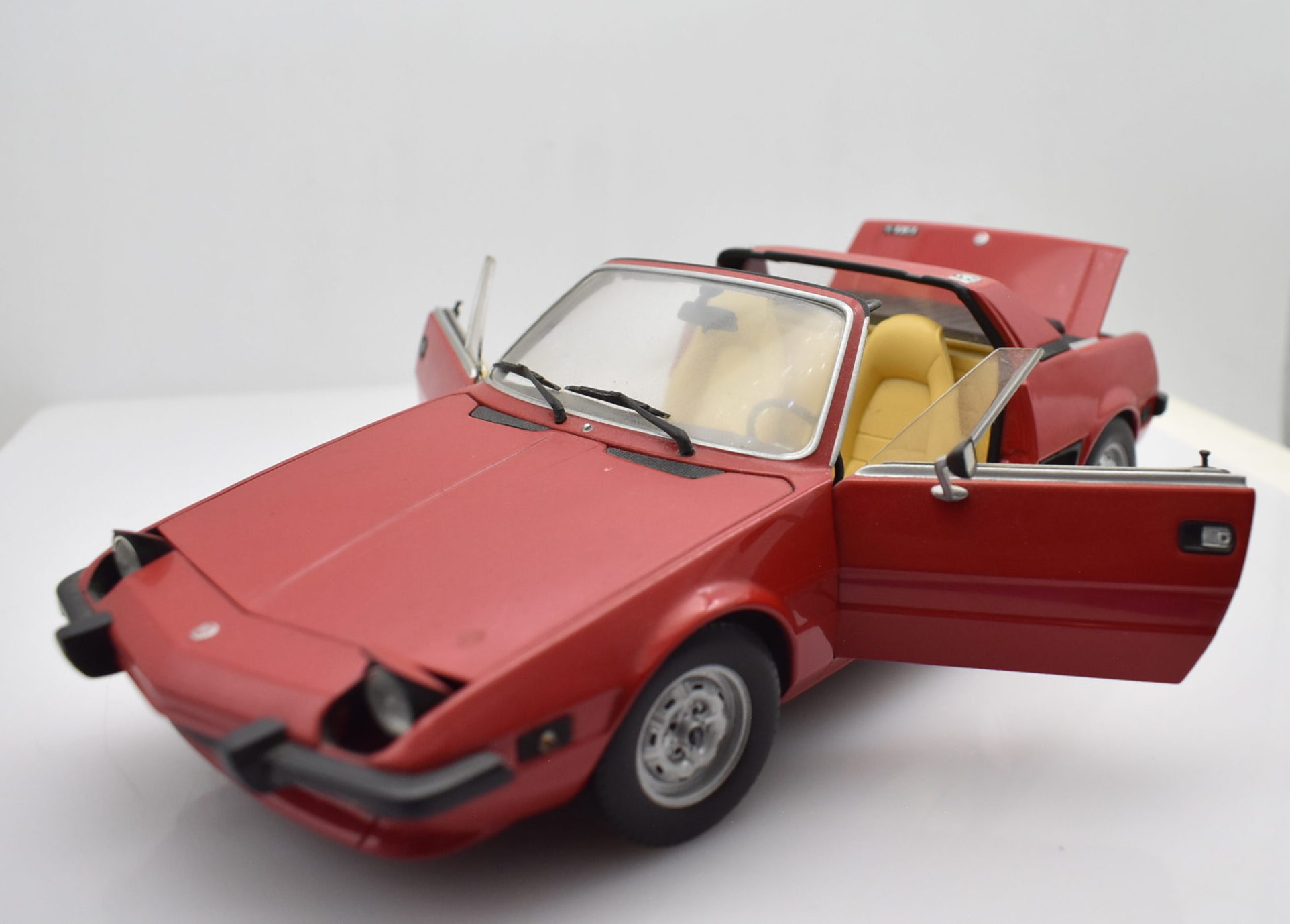 Modellino auto scala 1:18 fiat X 1/9 minichamps diecast modellismo da collezione - Image 2